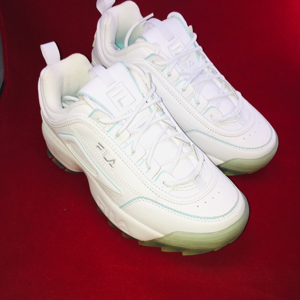 Women’s sneakers NWOT